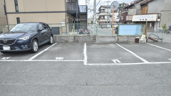 スミレ薬局の駐車場