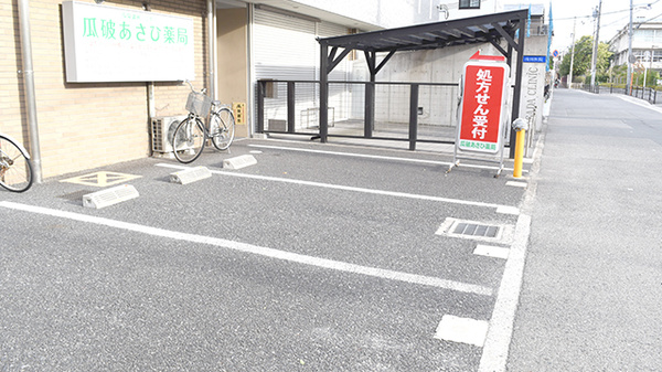 瓜破あさひ薬局の駐車場