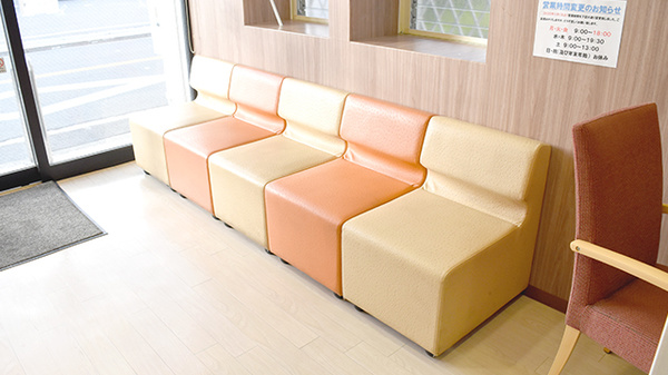 キリン堂薬局　北野田店の待合スペース