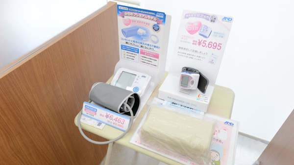 キリン堂薬局　栂・美木多店の血圧計