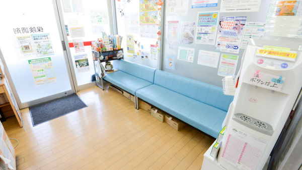 キリン堂薬局　北花田店の待合スペース