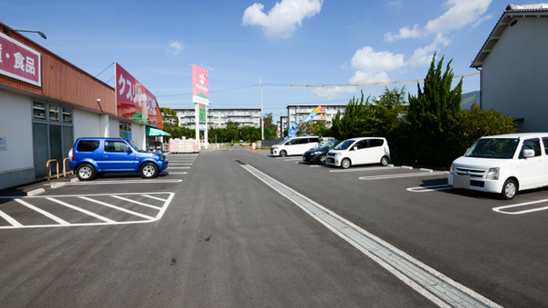 キリン堂薬局　北花田店の駐車場