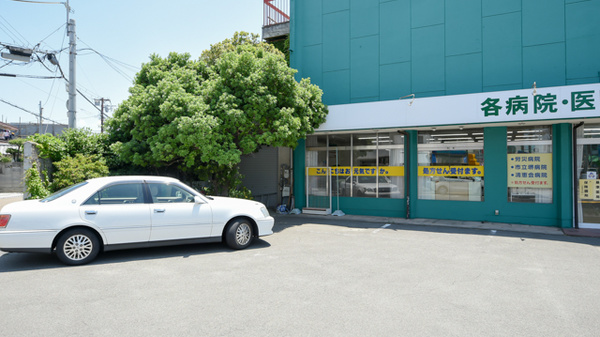 もず薬局の駐車場