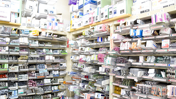 あゆみ薬局本店の薬棚