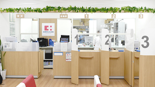 ココカラファイン薬局　谷町四丁目駅店の受付/カウンター