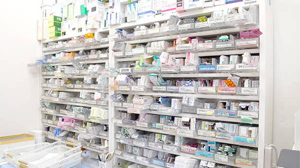 川北薬局ひがし店の薬棚