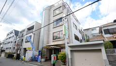 ヒエダ薬局の外観