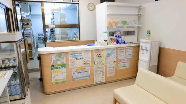 ヒエダ薬局の受付/カウンター