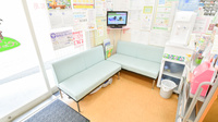 丸山調剤薬局の待合スペース