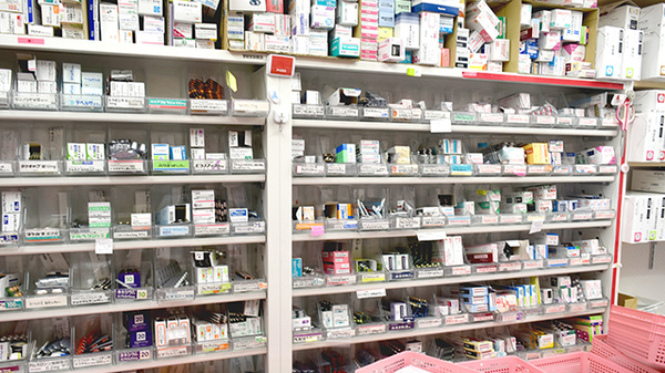 ポニー薬局長田店の薬棚
