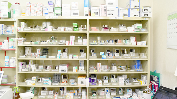 らら薬局須磨南町店の薬棚