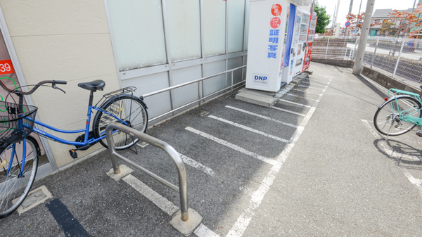 キリン堂薬局　逆瀬川店の駐輪場