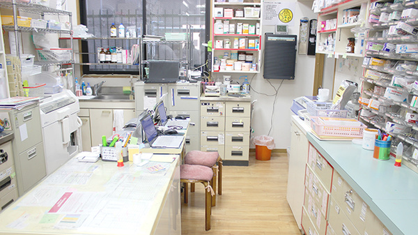 三田駅前さつき薬局の調剤室