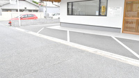 佐保堂薬局神明店の駐車場