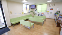 キリン堂薬局　小野本町店の待合スペース