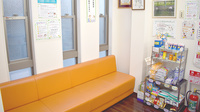 大明石町すみれ薬局の待合スペース