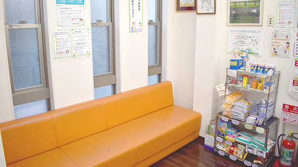 大明石町すみれ薬局の待合スペース