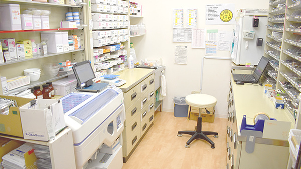 大明石町すみれ薬局の調剤室