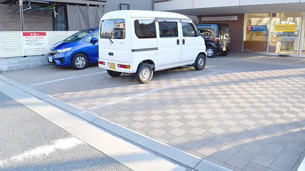 らら薬局大久保町店の駐車場