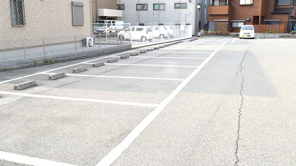 さざなみ薬局の駐車場