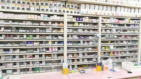 キリン堂薬局　明石明南店の薬棚