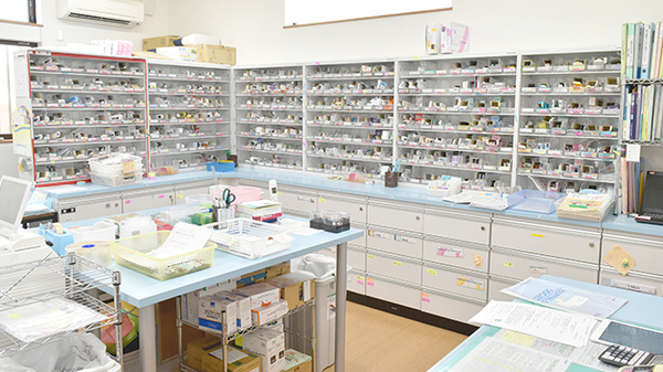 ユーアイ調剤薬局伊保店の調剤室
