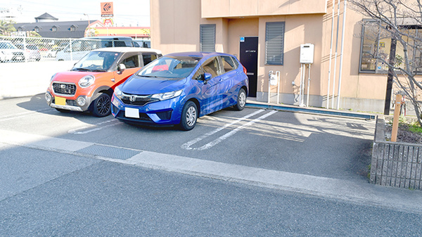 中川調剤薬局平野店の駐車場