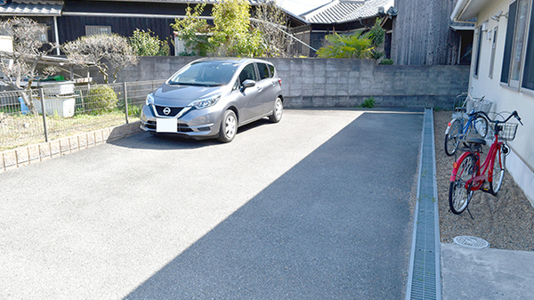 中川調剤薬局平岡店の駐車場