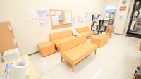キリン堂薬局　土山駅前店の待合スペース