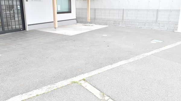佐保堂薬局播磨本荘店の駐車場