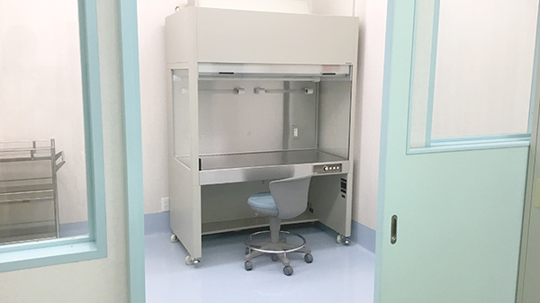 ｅ薬局川西の無菌調剤室完備