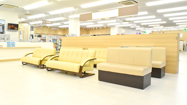 笹川薬局清和台店の待合スペース