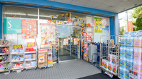 キリン堂薬局　川西西店の入口
