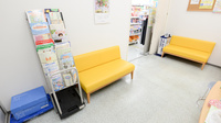 キリン堂薬局　川西西店の待合スペース