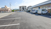 キリン堂薬局　川西西店の駐車場