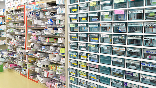 センター薬局　見野店の薬棚