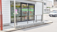 しろがね薬局の入口