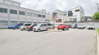 しろがね薬局の駐車場