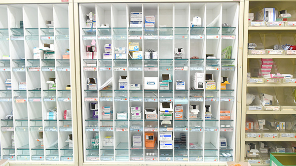中尾調剤薬局大津店の薬棚
