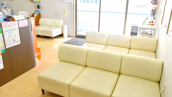 あがほ薬局の待合スペース