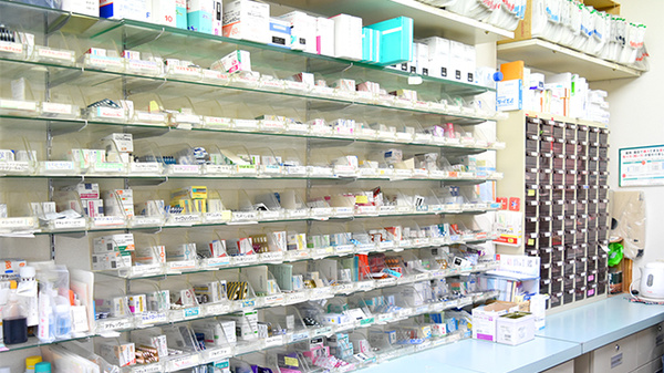 コスモス薬局豊岡の薬棚