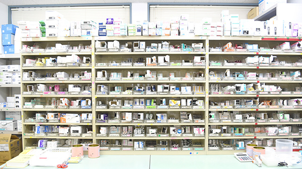 あいりす薬局ひまわり店の薬棚