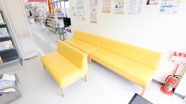 キリン堂薬局　藤原台店の待合スペース