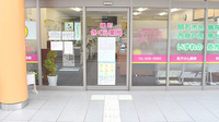 曙町さくら薬局の入口