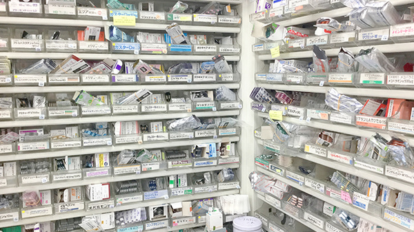はせ谷さくら薬局の薬棚