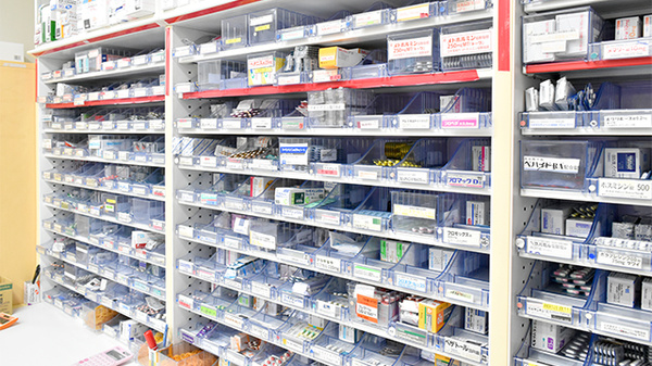 たんぽぽ薬局　御所店の薬棚