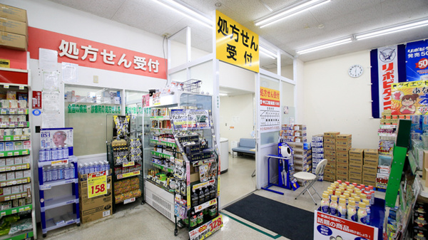 キリン堂薬局　大淀新野店の入口