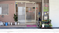 やよい堂薬局十番丁店の入口