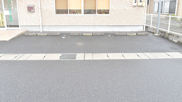 アイ・プラス薬局叶店の駐車場