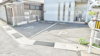 かも調剤薬局の駐車場